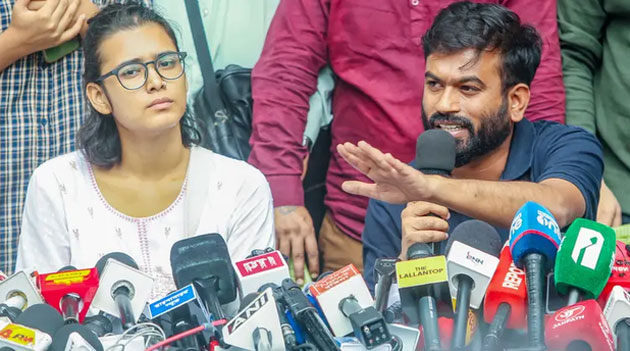 ‘প্রতিরোধমূলক’ গ্রেপ্তারে অভিজিৎ, মুক্তি পেলেন নেহা বোরা